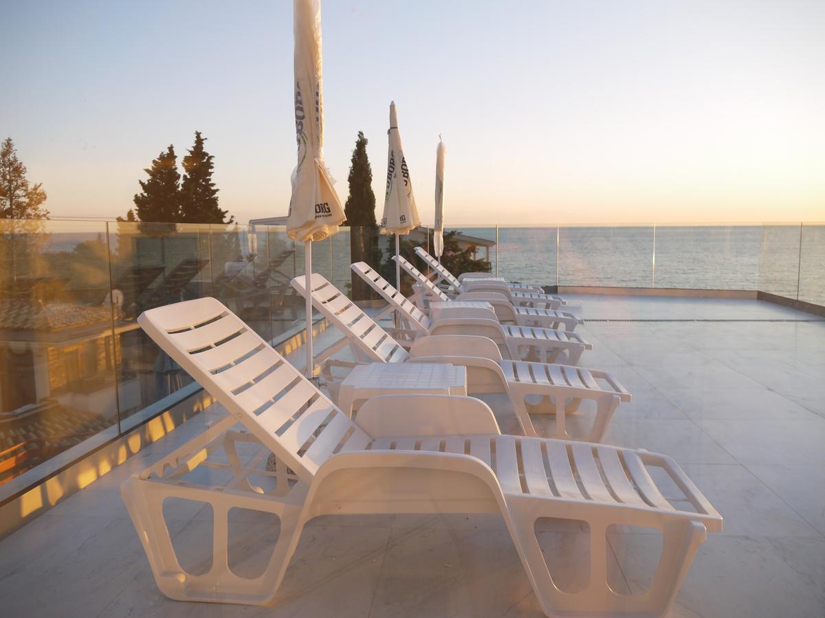 Crystalsky Apartment Dobra Voda Bagian luar foto