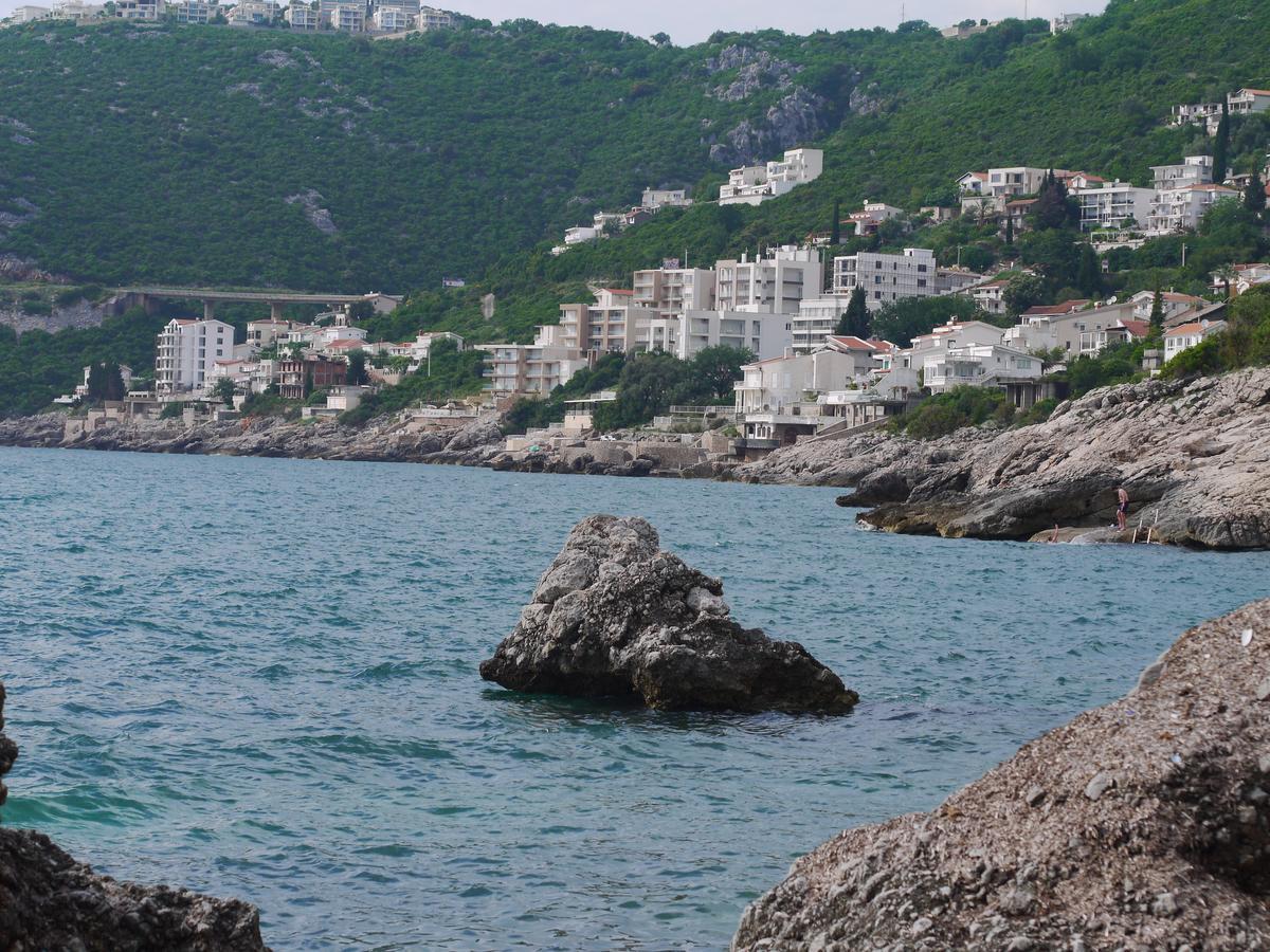 Crystalsky Apartment Dobra Voda Bagian luar foto