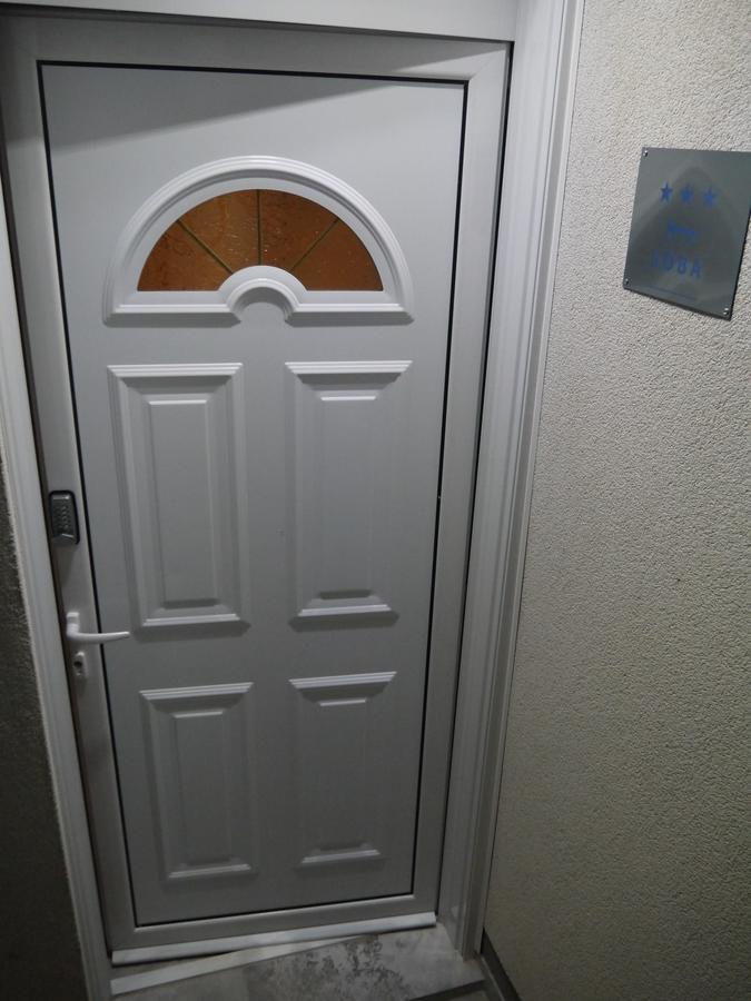 Crystalsky Apartment Dobra Voda Bagian luar foto